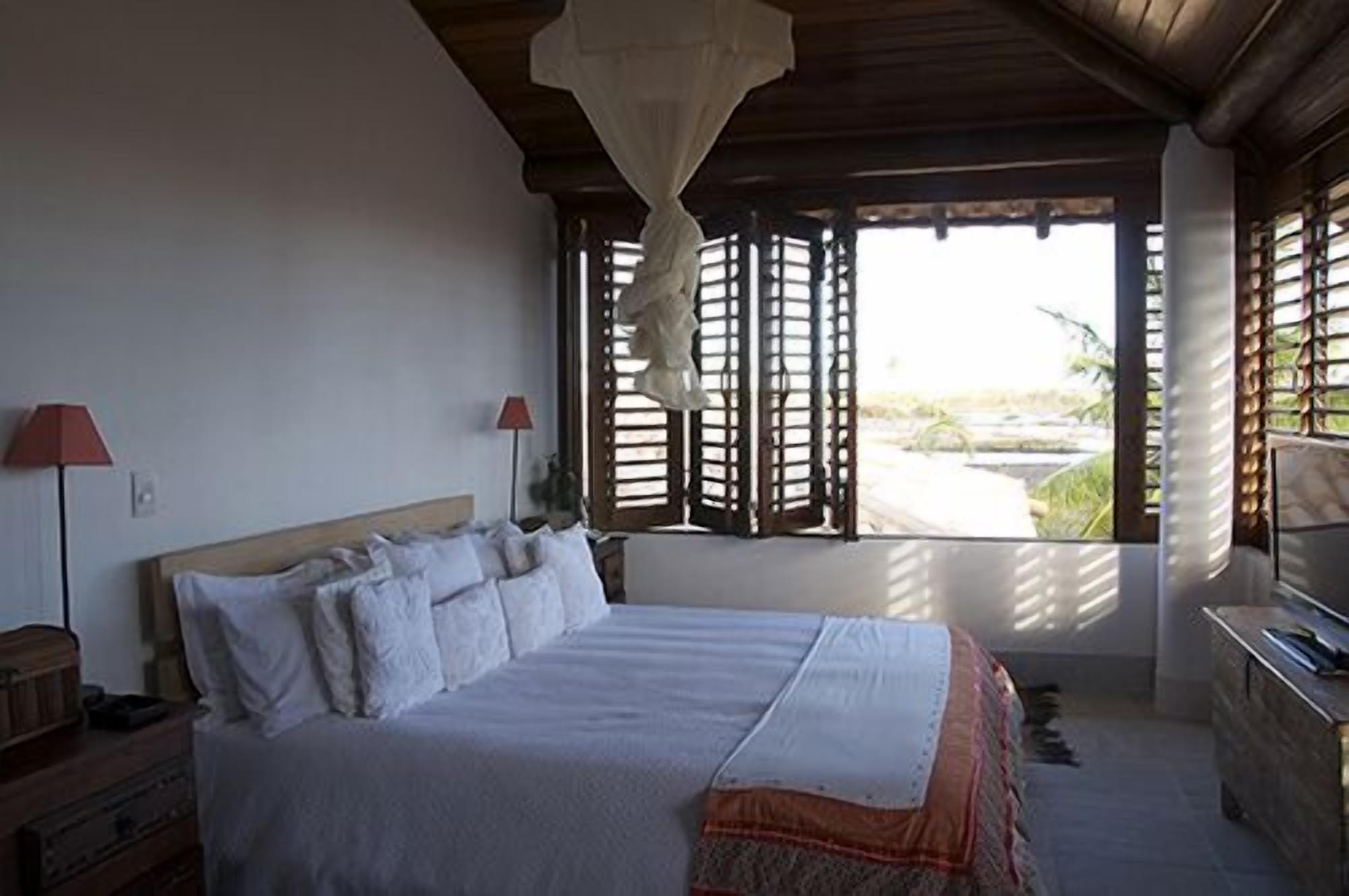 Scenic Waterfront Villa - Overflow  Pool & Tropical Landscape