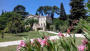 A large, two-story house with a garden in front. - La Royante (Aubagne)