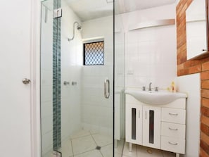 Towels - Prime position within walking distance to Patrolled beach & all other amenities (Maroochydore)