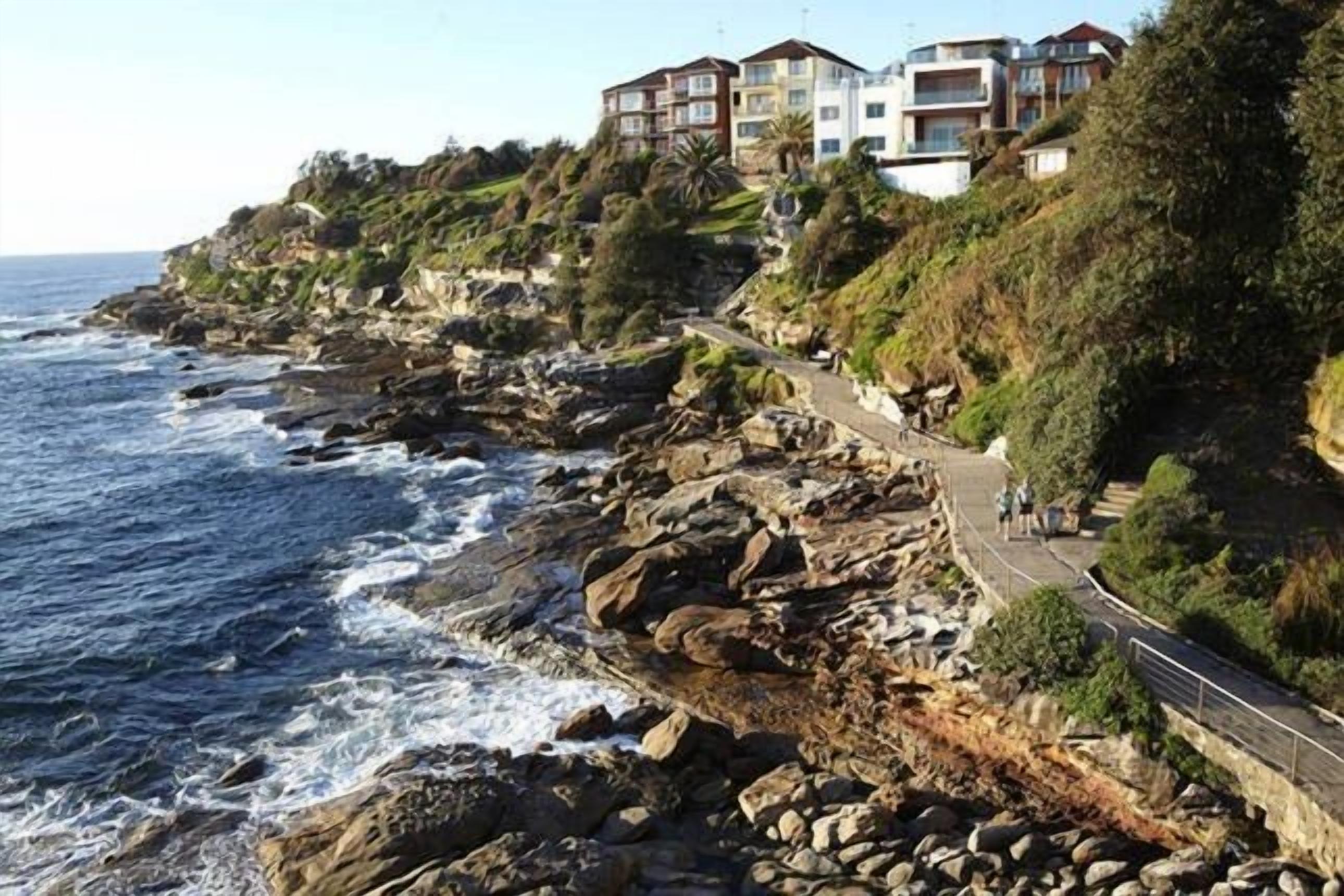 Bondi Beach Break Fab Studios - roof top pool   excellent monthly rates  — image 17