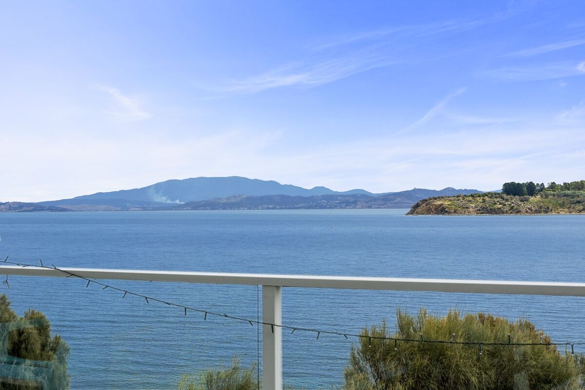 Dolphin View Beach House — image 4