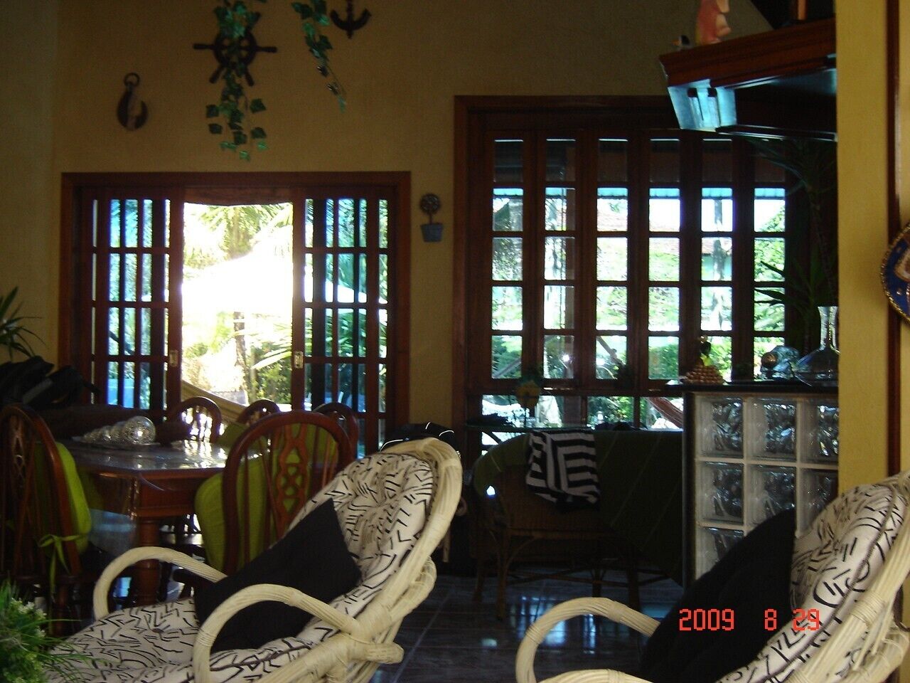 Luxurious House, Cond Closed Costa do Sol Swimming Pool, 1 Block from Guaratuba Beach