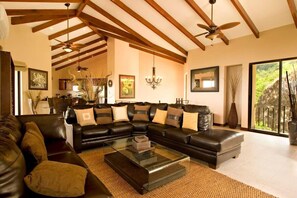 Unclassified image, 4 of 31, button - Big hillside villa in Potrero with pool and panoramic ocean views (Playa Potrero)