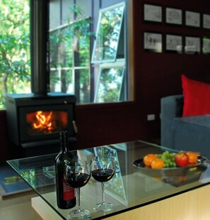 Dining - Noosa Lakehouse 2 Bedroom (1 Bedroom lockoff) Noosa's favourite lake retreat (Sunshine Coast)