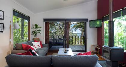 Noosa Lakehouse 2 Bedroom (1 Bedroom lockoff) Noosa's favourite lake retreat