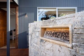 تفاصيل الفندق من الخارج