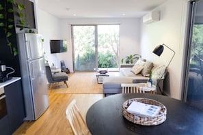 TV connectée, Netflix, services de streaming, chaîne hi-fi