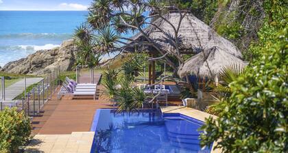 Liapari Beach House, Absolute Beachfront, Pool, Spa, 4B/4B