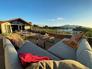 Terrace/patio - Raglan Farmhouse, Amazing Sunsets from massive deck, Spa & Pool (Raglan)