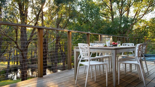 Outdoor dining - Casa Lagrima - Outdoor Jacuzzi - Bush Views (HEPBURN)