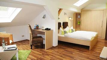 Double Room | Hypo-allergenic bedding, minibar, in-room safe, desk