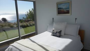 3 bedrooms, iron/ironing board, Internet