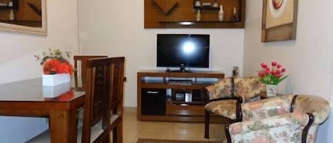 Fernseher, DVD-Player, Stereoanlage