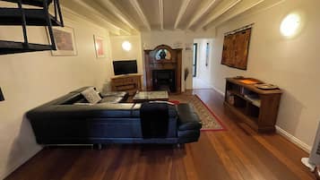 Smart TV, books, stereo