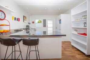 Frigorífic, microones, forn i placa de cuina