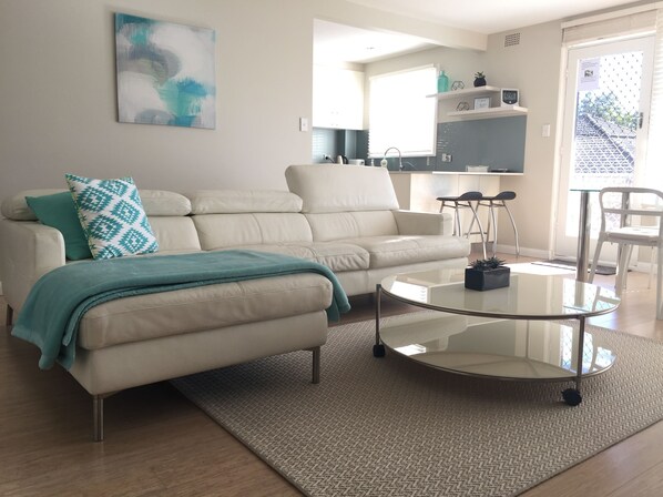 Télévision, lecteur de DVD, vidéothèque, chaîne hi-fi