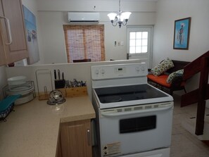 Fridge, microwave, oven, stovetop - Easy Walk To Store Bay, Pigeon Point, Restaurants & Entertainment (Crown Point)