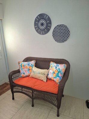 Smart TV, books, stereo - Easy Walk To Store Bay, Pigeon Point, Restaurants & Entertainment (Crown Point)