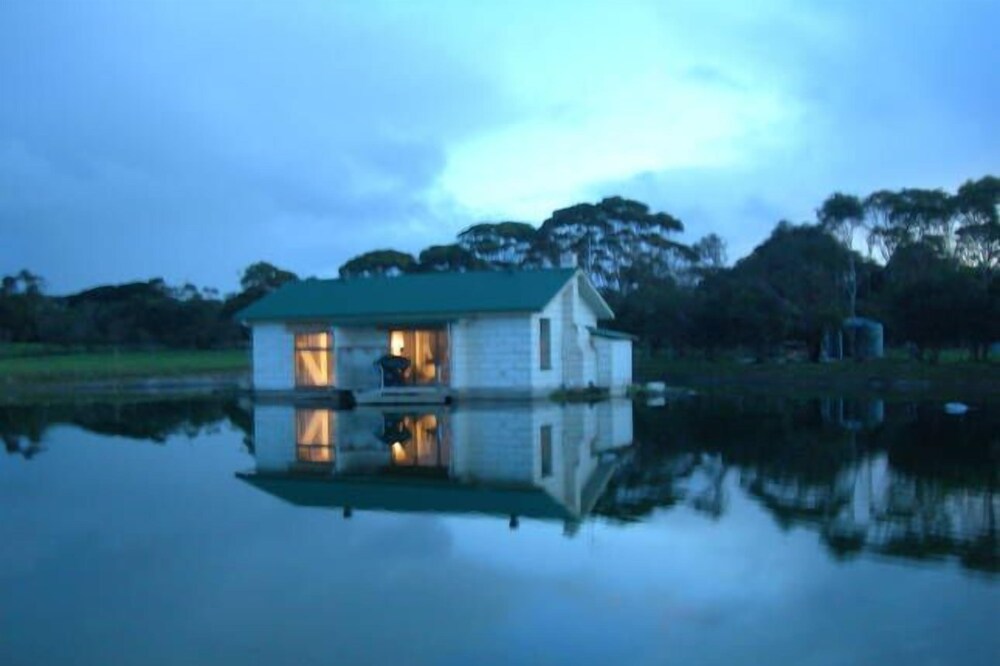 Fly Fishing Lodge - Stay only or go fishing