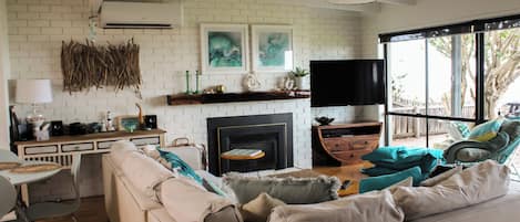 TV, peis, DVD-spiller og stereoanlegg