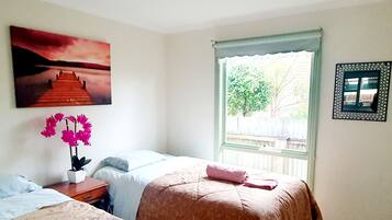 2 bedrooms, iron/ironing board, free WiFi, bed sheets