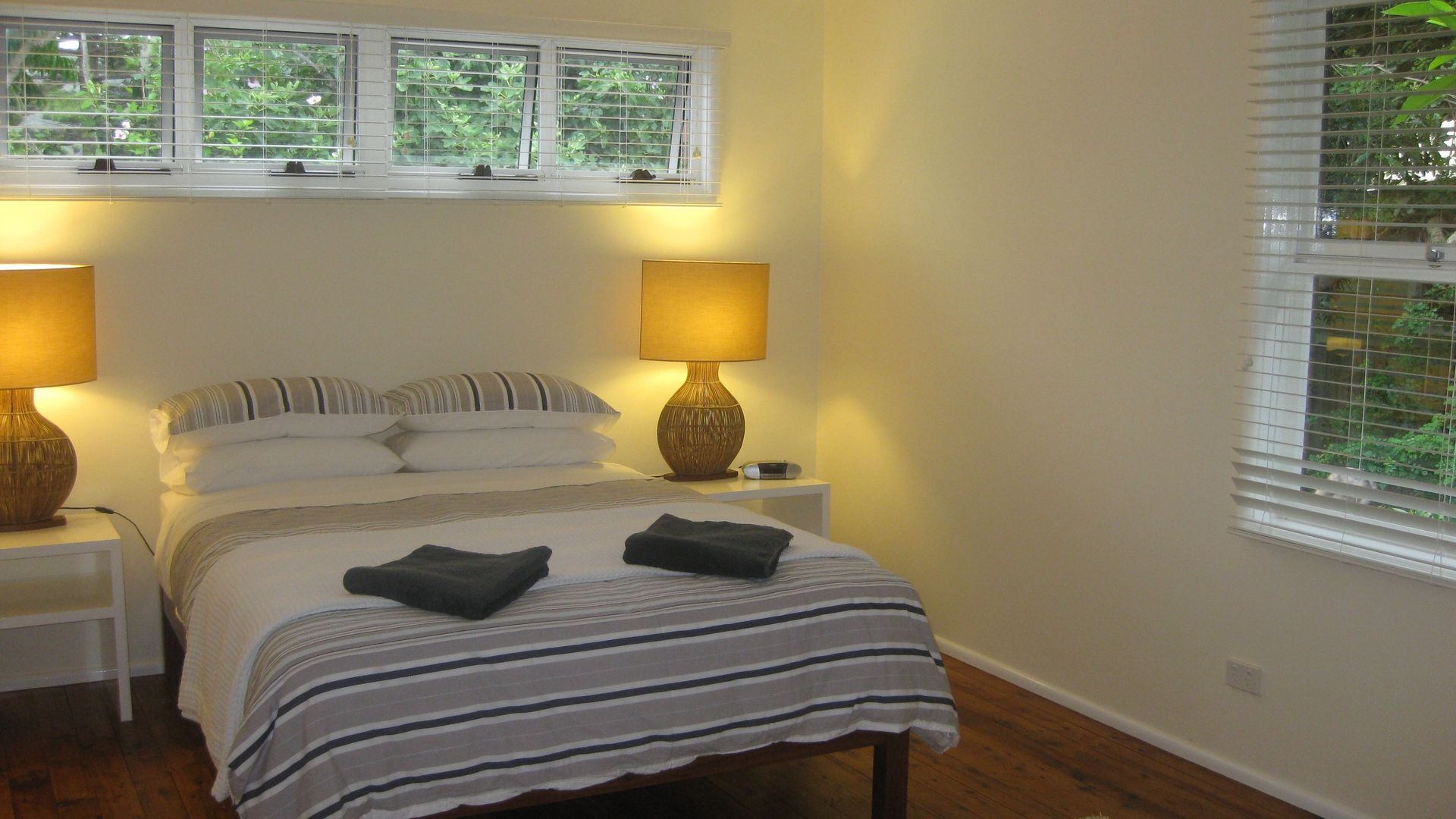 Romantic Avalon Beach Break Apartment - 100 meters to the beach