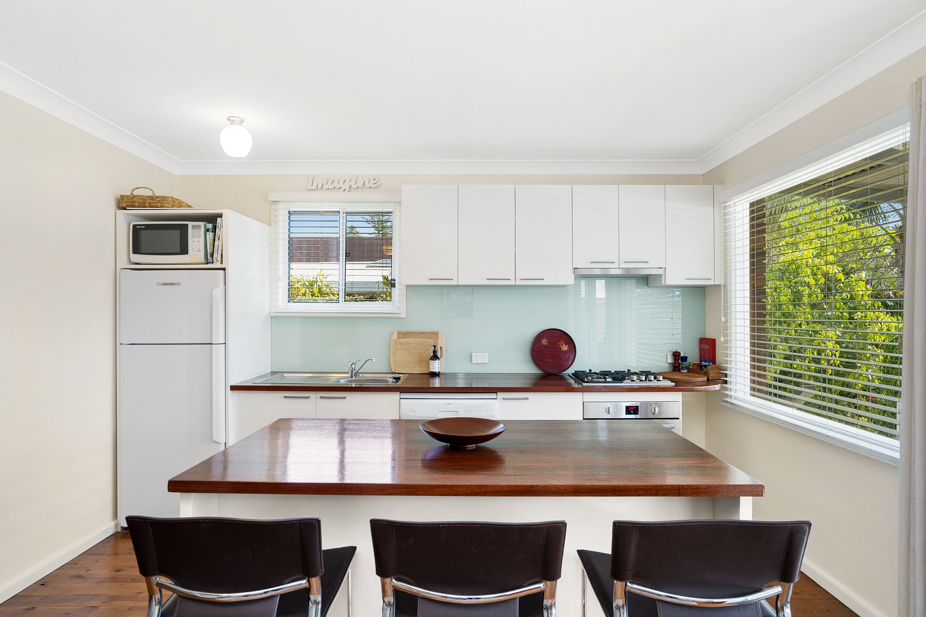 Romantic Avalon Beach Break Apartment - 100 meters to the beach