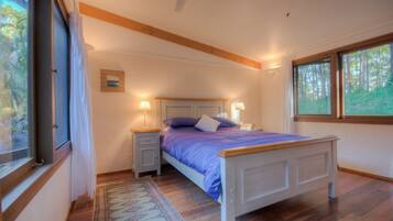 3 bedrooms, bed sheets