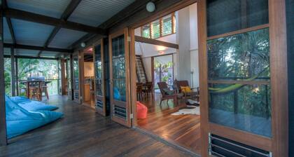 Lizard Lodge - Funky Bush & Beach Retreat ubicado en un entorno mágico de arbustos