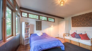 3 bedrooms, bed sheets