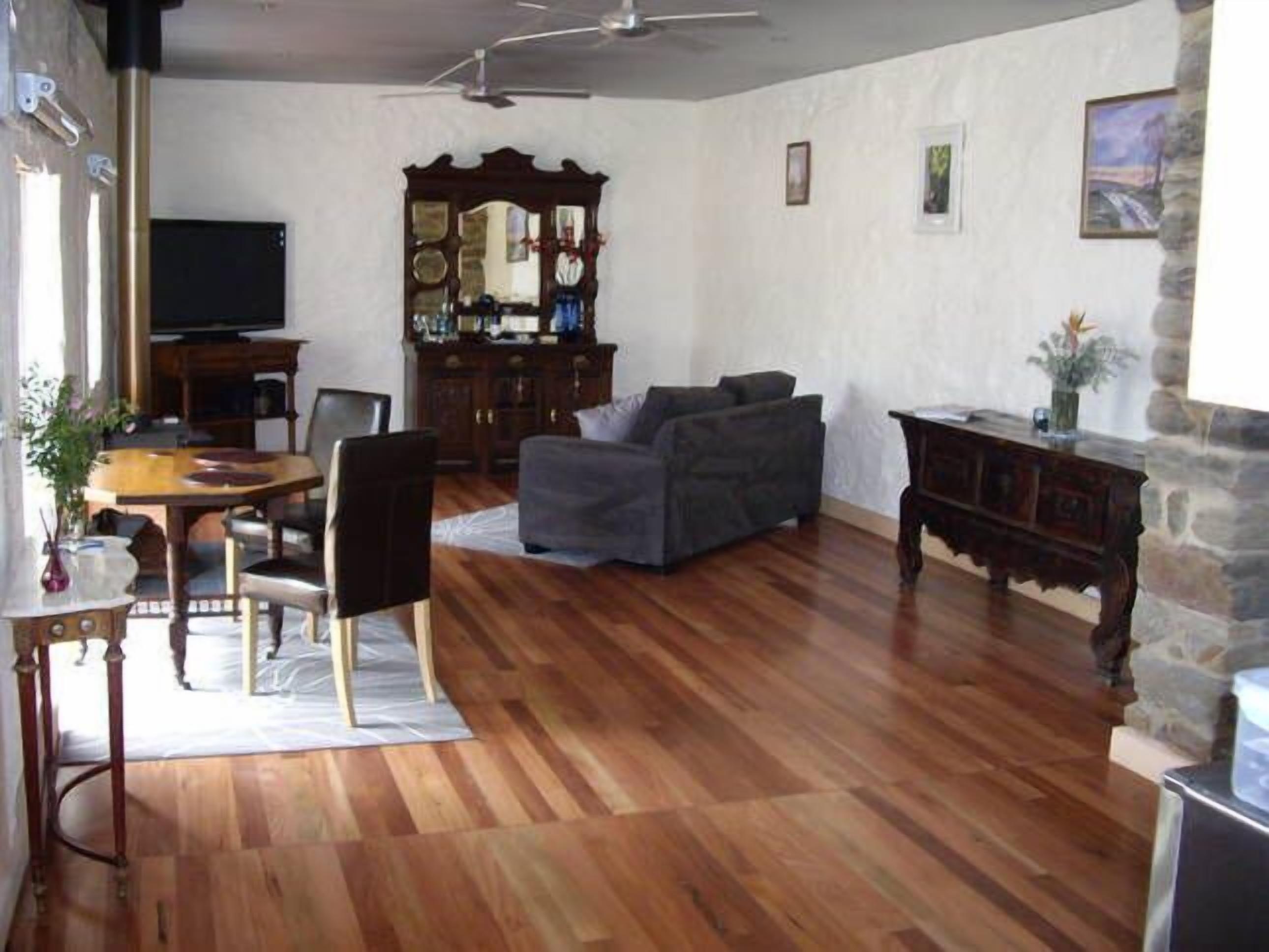 The stables in the country cottages of the 1860s — image 2