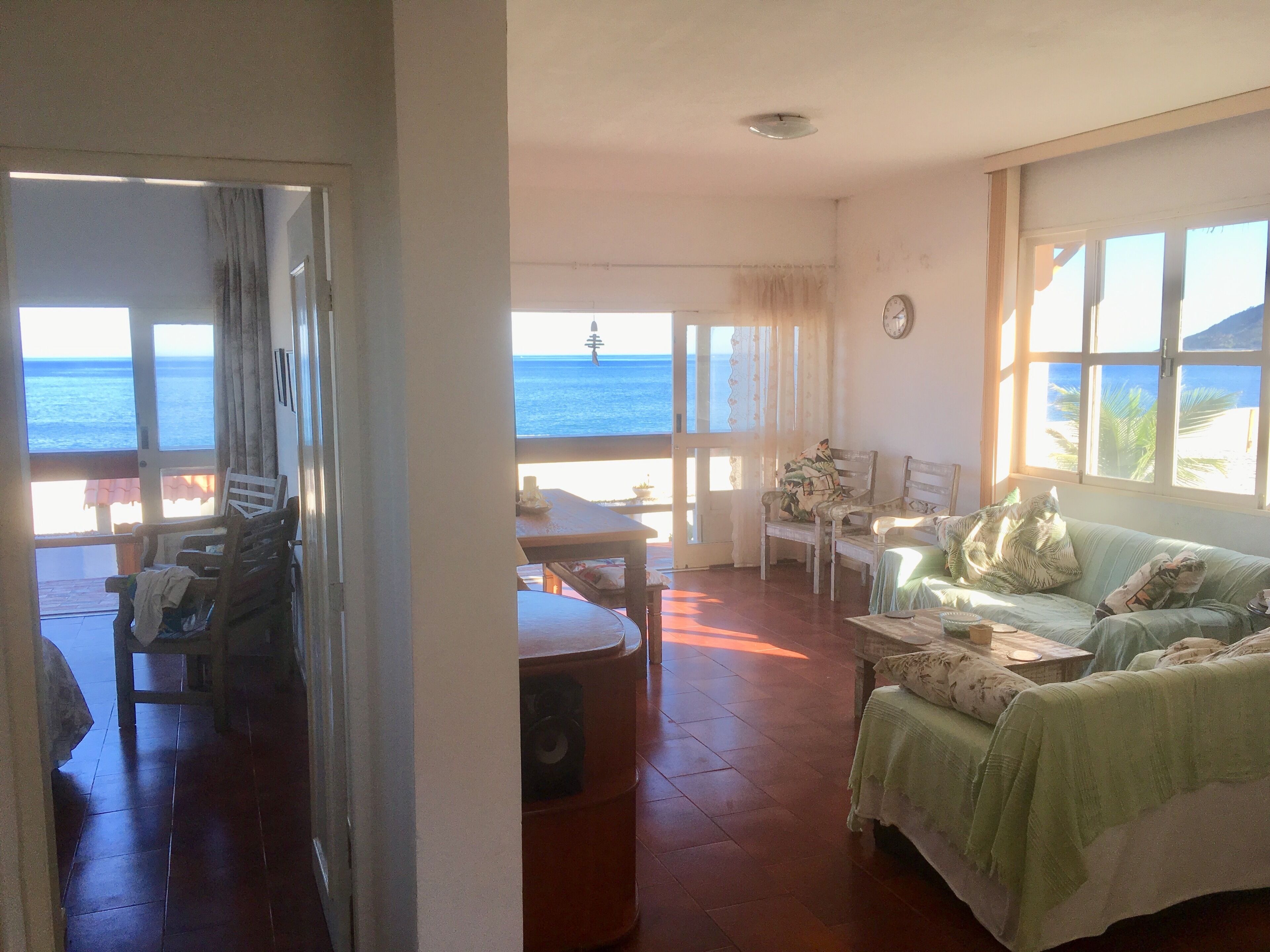  Spectacular ocean front property on a quiet beach one hour from Rio with pool