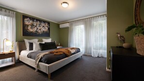 2 bedrooms, iron/ironing board, Internet, bed sheets