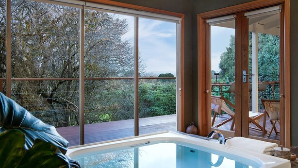 Interior - Kuca Stone - Large Spa - Free Wifi (DAYLESFORD)