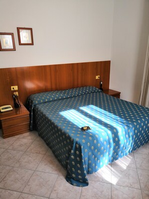 Habitación básica doble | Escritorio y wifi gratis