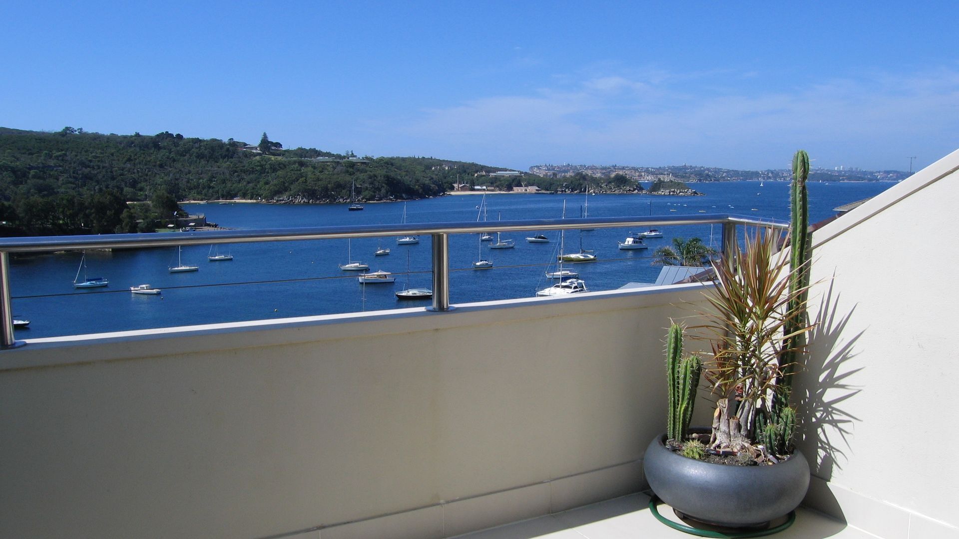 Beachfront Penthouse Apartment — image 20