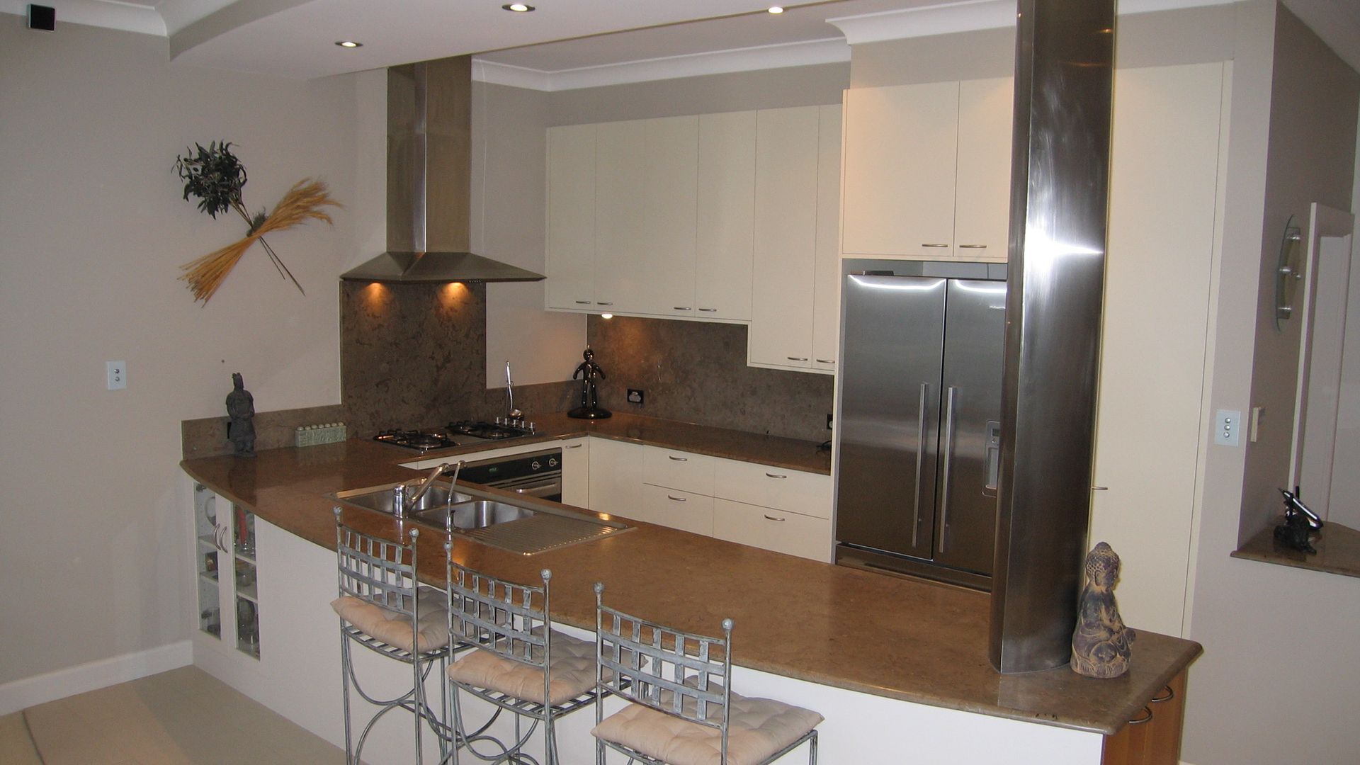 Beachfront Penthouse Apartment — image 14