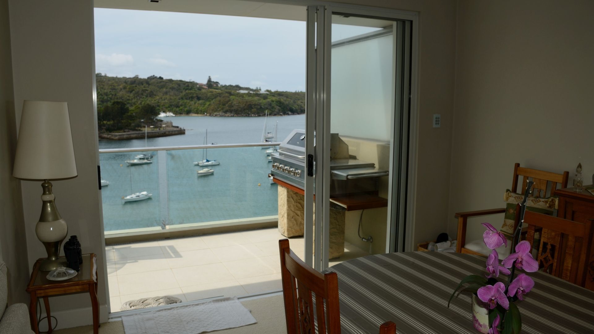 Beachfront Penthouse Apartment — image 13