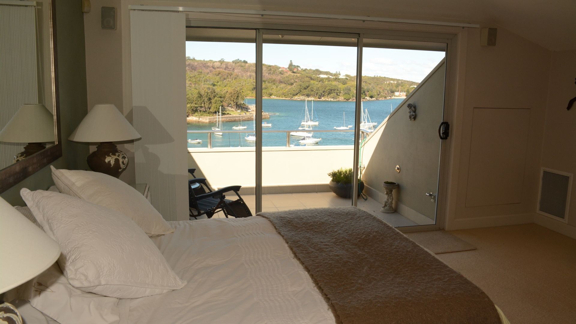 Beachfront Penthouse Apartment — image 19