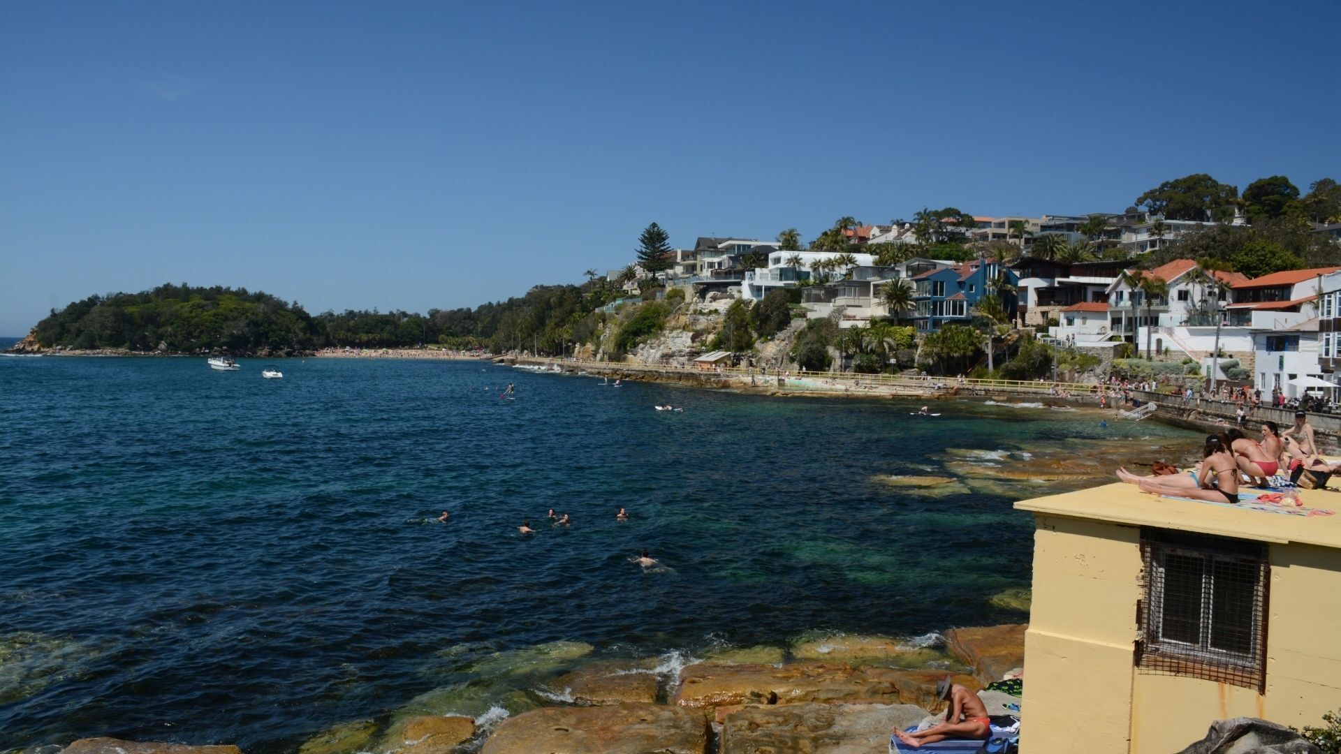 Beachfront Penthouse Apartment — image 5