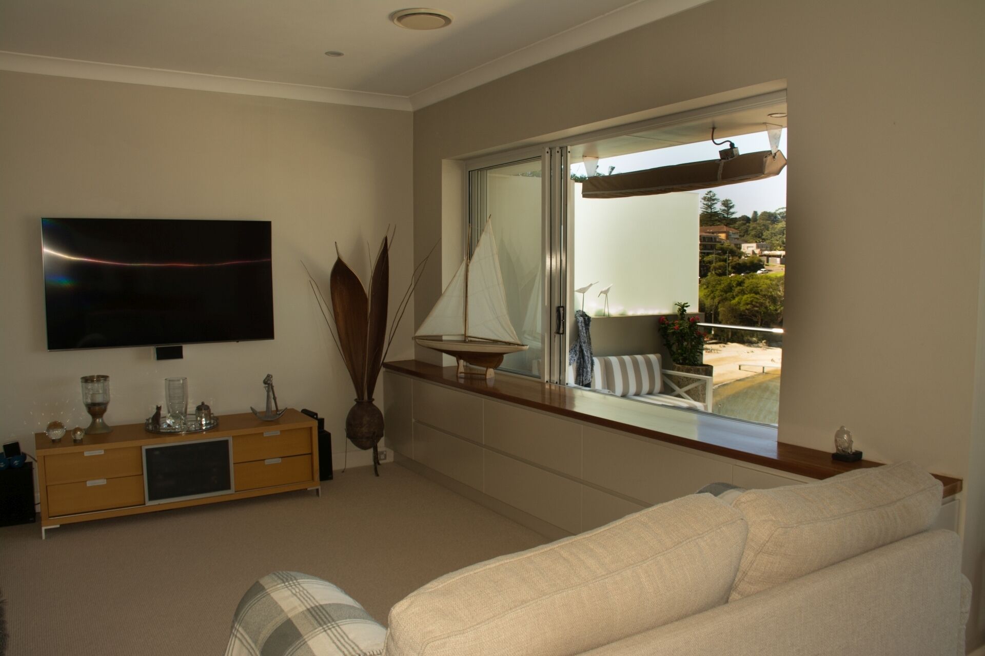 Beachfront Penthouse Apartment — image 16