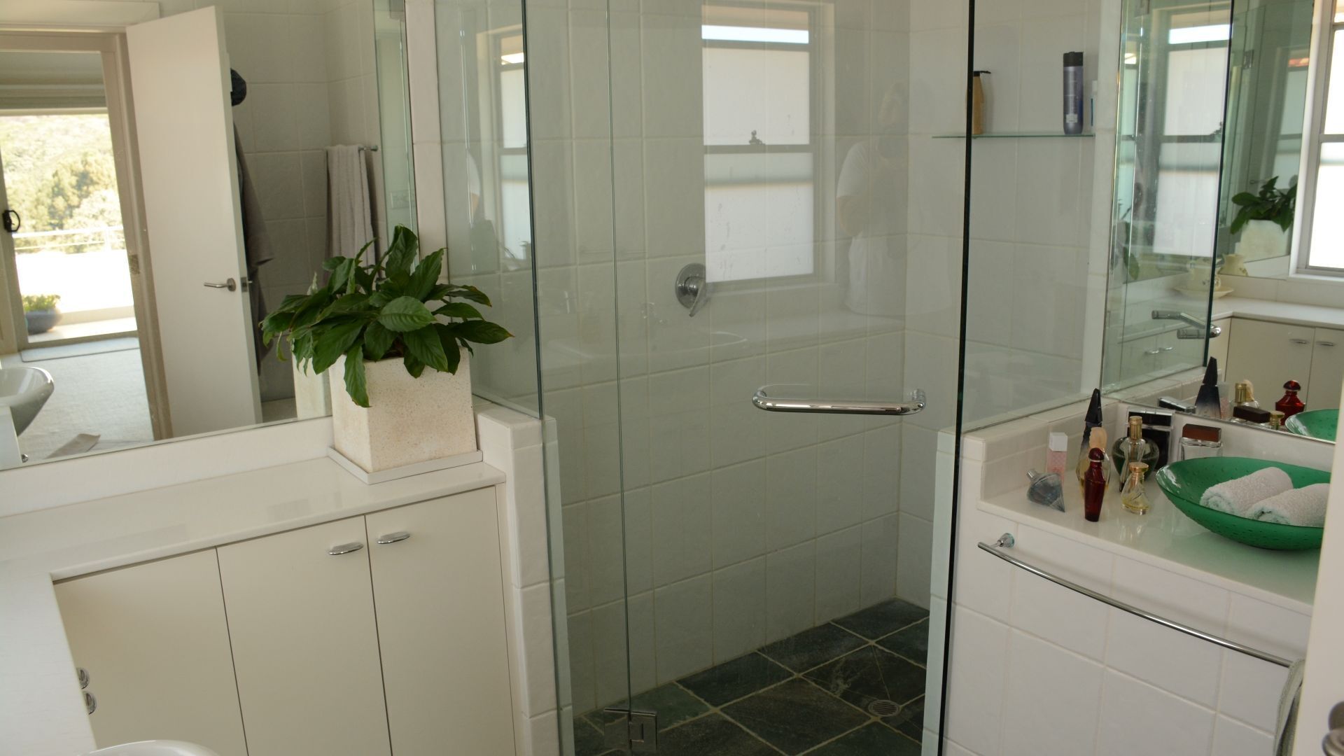 Beachfront Penthouse Apartment — image 21