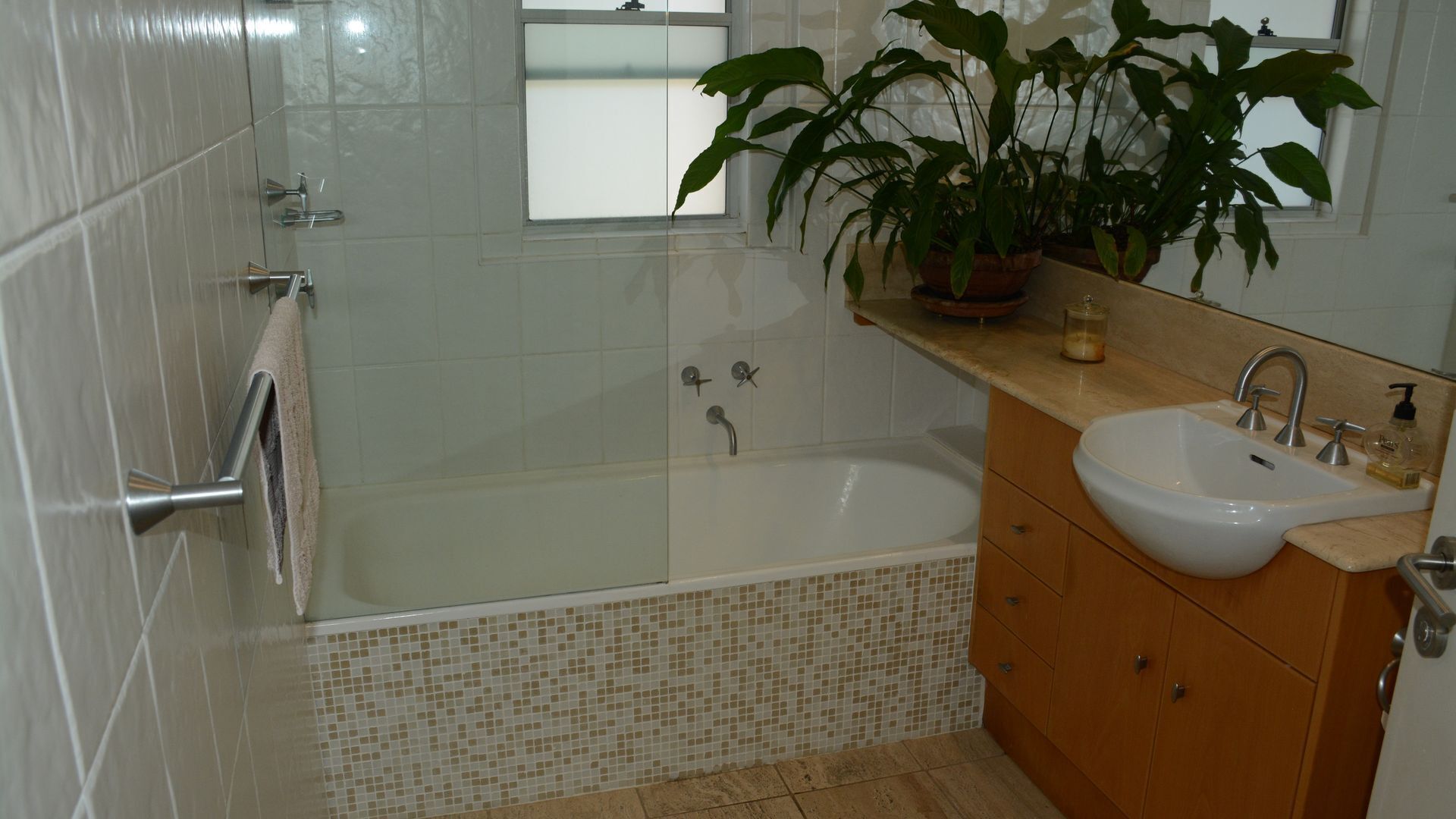 Beachfront Penthouse Apartment — image 17