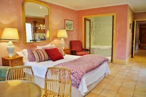 2 bedrooms, iron/ironing board, bed sheets - Melbourne Street Mews Spa Cottage (Adelaide City)