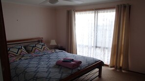 3 chambres, fer et planche à repasser, draps fournis