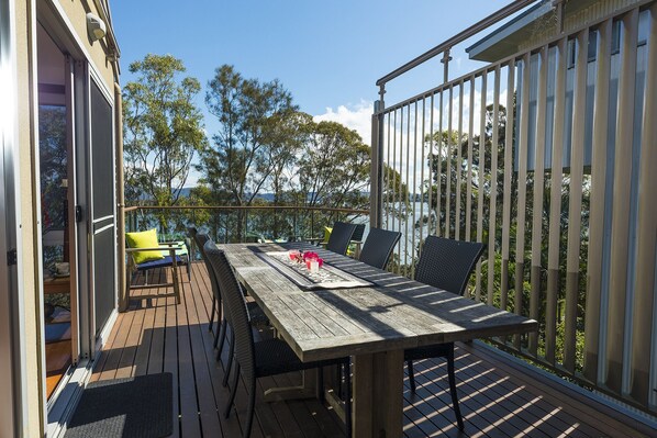 تناول الطعام بالخارج