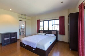 3 bedrooms, iron/ironing board, WiFi, bed sheets - Tropical Sea View Villa, Pranburi, Hua Hin (Pak Nam Pran, Pranburi)