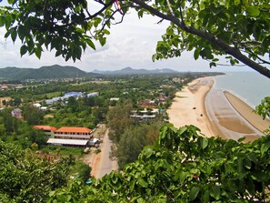 On the beach - Tropical Sea View Villa, Pranburi, Hua Hin (Pak Nam Pran, Pranburi)