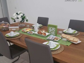 Desayuno bufé gratuito y diario