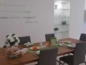 Desayuno buffet incluido todos los días 
